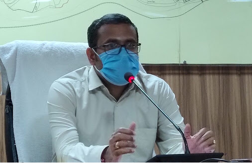 जिलाधिकारी रविशंकर ने जिला गंगा संरक्षण समिति के साथ की बैठक District Magistrate Shri C. Ravi Shankar held a detailed discussion with all the village heads of Haridwar district regarding infection, vaccination etc. of Covid-19 through video conferencing from the camp office on Wednesday.