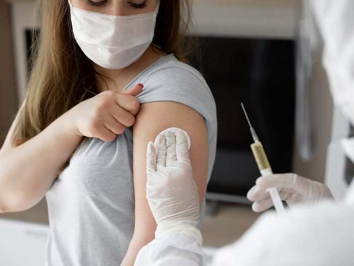 क्या महिलाएं नही ले पा रही कोरोना वैक्सीन का लाभ, जानिएं क्या कहते है रिकॉर्ड Vaccination is considered very important in the fight against the corona epidemic. Because this is the only way which gives our