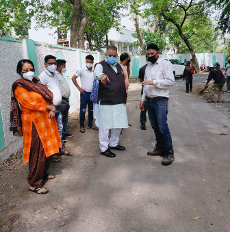 काबीना मंत्री गणेश जोशी ने किया जैंतनवाला से संतलादेवी मार्ग के डामरीकरण कार्य का निरीक्षण Cabina Minister Ganesh Joshi inspected the asphaltization work of Jaintanwala to Santaladevi road
