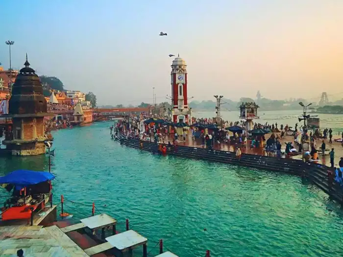 हरिद्वार में जल्द किया जाएगा डी0सी0एच0सी0 का संचालन For better treatment of patients in view of the infection of Covid-19 in Haridwar district, several DCHCs (Dedicated Covid Health Centers) are being operated in the district, in order to operate the base hospital established by Kumbh Mela located at Pawan Dham Ashram, Government of Uttarakhand. And it is being done in collaboration with Patanjali Yogpeeth.