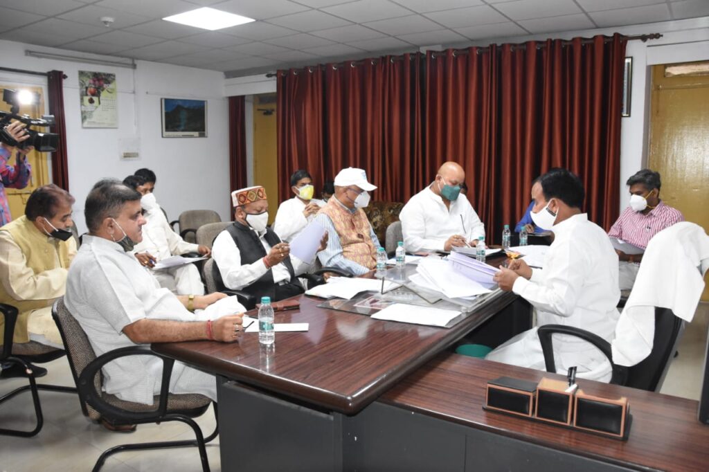 डा. धन सिंह रावत ने आपदा सचिव को दिये संशोधित प्रस्ताव कैबिनेट में लाने के निर्देश Dr. Dhan Singh Rawat, Minister of State (Independent Charge) for Higher Education, Cooperation, Protocol and Disaster Management,