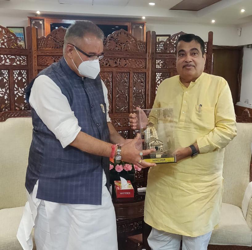 मसूरी टनल के कार्य का उद्घाटन करने अक्टूबर में आएंगे केन्द्रीय मंत्री नितिन गड़करी : कैबिनेट मंत्री गणेश जोशी On Monday, MSME and Khadi and Village Industries Minister Ganesh Joshi met Union MSME and Road Transport and Highways Minister Nitin Gadkari