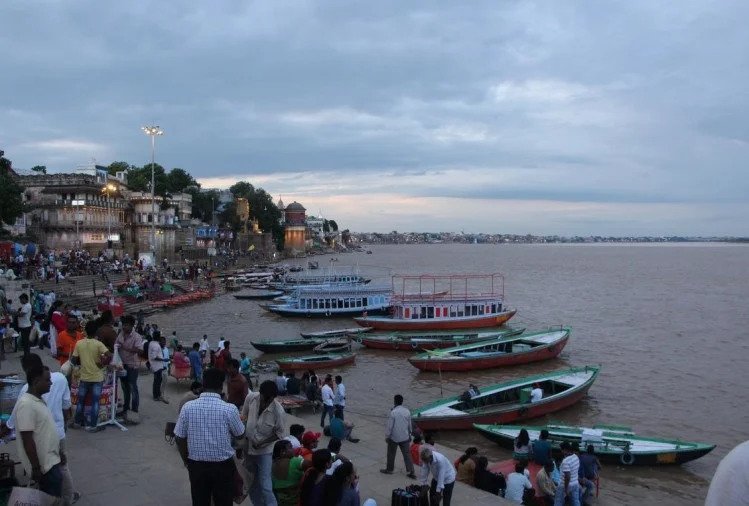 योगी सरकार की नई पहल- अब वाराणसी के घाटों पर लगेगा कल्चरल साइनेज, हर घाट पर होगी घाटों की ऐतिहासिक कथा The Yogi government of UP is going to install cultural signage on two ghats. This signage has many features. These signage are used