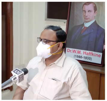वैक्सीनेशन को लेकर देशवासियों के लिए खुशखबरी, अब हैफकाइन बायोफार्मा में होगा कोवैक्सिन का उत्पादन Haffkine Biopharma, a Maharashtra state public institution formed as an offshoot of the 122-year-old Haffkine Institute, is preparing to manufacture Covaxin vaccine under a technology transfer arrangement with Bharat Biotech Limited, Hyderabad. The vaccine will be manufactured at the company's complex in Parel.