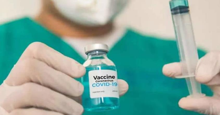 कोविड रोधी वैक्सीन की कही हो रही बर्बादी तो कहीं हो रहा इस्तेमाल Rapid vaccination is being done in the country to get rid of the global pandemic corona, but there has also been a case of wastage of vaccine which is highly condemnable.