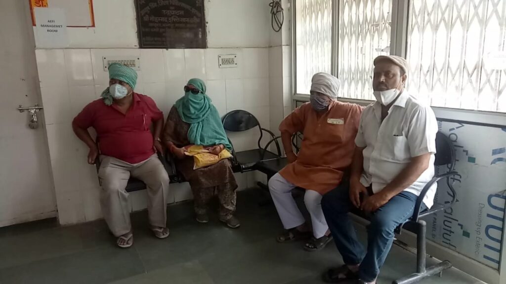 इटावा: जनपद में 2 दिन पहले खत्म हुई वैक्सीन, वैक्सीनेशन कराने वाले मायूस लौटे