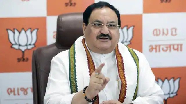 जनता में वैक्सीनेशन को लेकर भ्रम पैदा करने वालों ने चुपके से टीका लगवा लिया है- जेपी नड्डा The war against covid-19 continues in the country. In this war, where vaccination is being considered as an important weapon