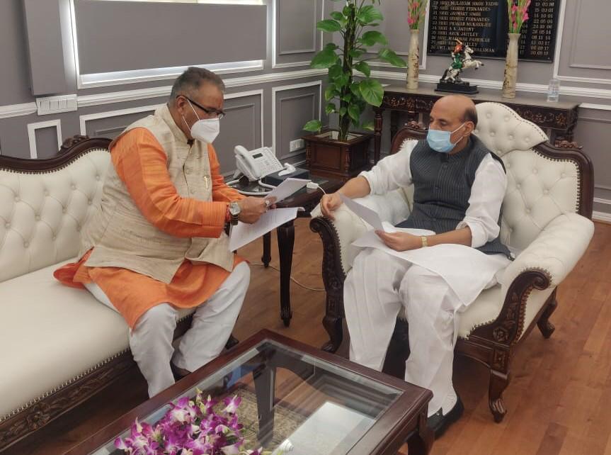 रक्षा मंत्री राजनाथ सिंह से मिले सैनिक कल्याण मंत्री गणेश जोशी, इन मुख्य मुद्दो पर हुई चर्चा