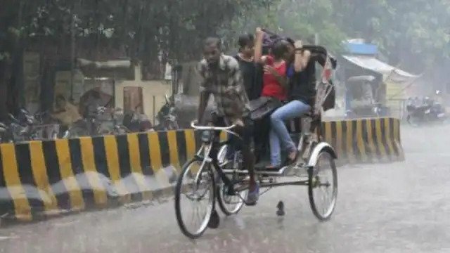 झमाझम मॉनसून से पहले हो जाएं सावधान, अपनी सेहत का रखें खास ख्याल The dirty water filled on the roads in the Jhajjham season causes you great harm from inside and outside. Pay special attention to