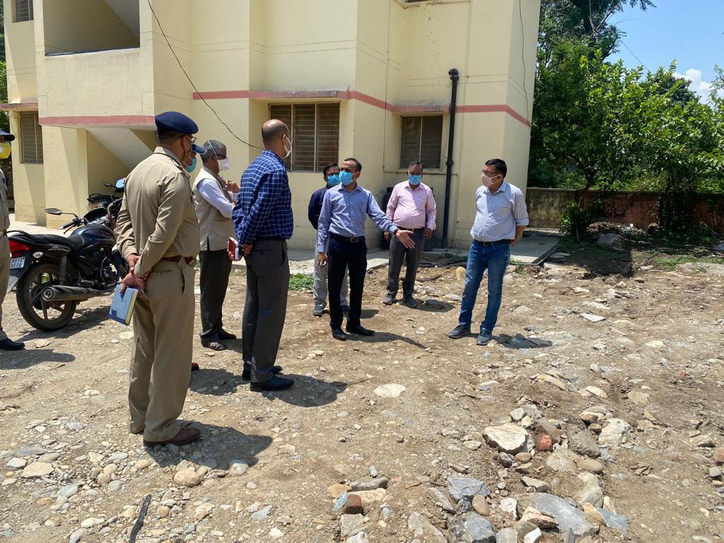 जिलाधिकारी श्री मयूर दीक्षित ने निर्माणाधीन कोविड अस्पताल का किया स्थलीय निरीक्षण, कार्यों में तेजी लाने के दिए निर्देश In view of the effective control of corona infection and the apprehensions of the third wave, the District Magistrate of covid Hospital