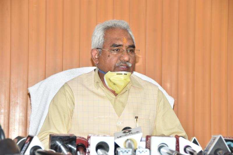 संवैधानिक संकट का राग अलाप रही कांग्रेस डरी हुई है: मदन कौशिक BJP State President Shri Madan Kaushik said that the Congress is scared after the Salt by-election and is now making useless rhetoric.