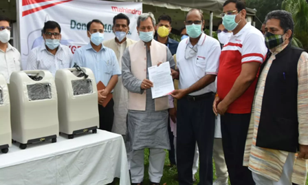 मुख्यमंत्री को सीएसआर के तहत महिन्द्रा ग्रुप ने सौंपे ऑक्सीजन कन्सन्ट्रेटर्स On Wednesday, Mr. Satyaveer Singh, Plant Head of Mahindra Group, Haridwar, met Chief Minister Mr. Tirath Singh Rawat at Bijapur Guest House.