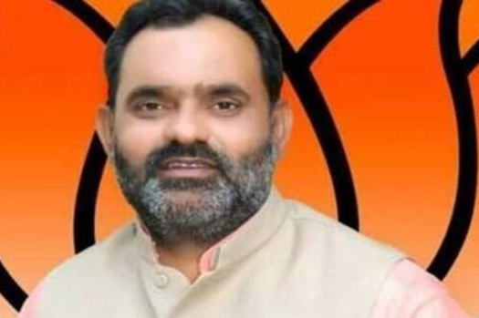 चीनी मिल के शुरू होने से तराई के हजारों किसानों को लाभ मिलेगा- मंत्री स्वामी यतीश्वरानन्द In Udham Singh Nagar district, Sitarganj sugar mill, which was closed for the last four years, may start crushing in the coming season. For this the state government is going to give a big gift. Sugarcane Development and Sugar Industry Minister Swami Yatheeswaranand told that the government is going to start it by giving it on PPP mode, for this tenders have been invited.