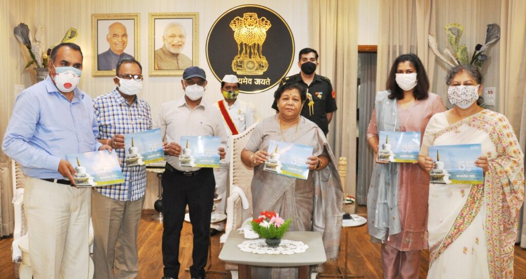 राज्यपाल ने पुस्तक ‘‘5 (पंच) कैलाश, केदार, बद्री एवं मानसरोवर यात्रा एक अनुभूति’’ का किया विमोचन Governor Ms. Anusuiya Uikey today inaugurated the Additional Principal Chief Conservator of Forests (Retd.) Dr. S.K. Book written by Singh