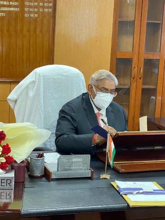 रिटायर्ड जस्टिस अरुण कुमार मिश्रा बने NHRC के नए अध्यक्ष, आज से संभाला पदभार Retired Supreme Court Justice Arun Kumar Mishra (Retd) became the chairman of the National Human Rights Commission. He assumed his office from today itself. His name was approved by a committee headed by Prime Minister Narendra Modi on Monday.