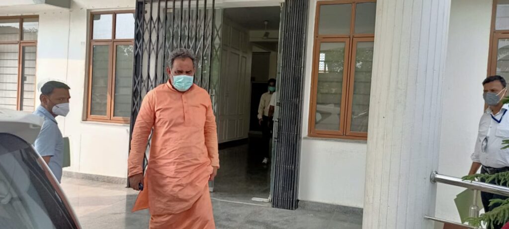 प्रदेश के भाषा, पुनर्गठन, गन्ना विकास एवं चीनी उद्योग राज्यमंत्री (स्वतंत्र प्रभार) स्वामी यतीश्वरानन्द ने शुगर फेडरेशन में किया औचक निरीक्षण State's Minister of State (Independent Charge) for Language, Reorganization, Sugarcane Development and Sugar Industry Swami Yatishwaranand