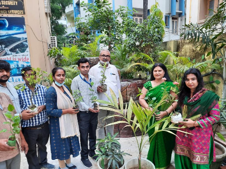 विश्व पर्यावरण दिवस को मनाने का उद्देश्य पर्यावरण के प्रति लोगों में जागरुकता फैलाना : राजीव रंजन प्रसाद Global Kayastha Conference (GKC) celebrated World Environment Day under the Go Green campaign. Go Green campaign is being started under the guidance of Managing Trustee of GKC, Mrs. Ragini Ranjan with the aim of creating awareness in the society.