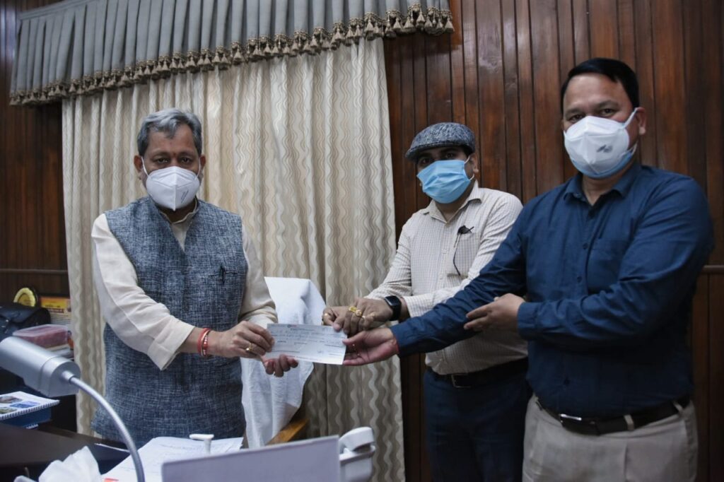 Chief Minister Shri Tirath Singh Rawat met Chief Minister Shri Alok Shankar, Director of Ravion Company, in view of the COVID-19 pandemic,