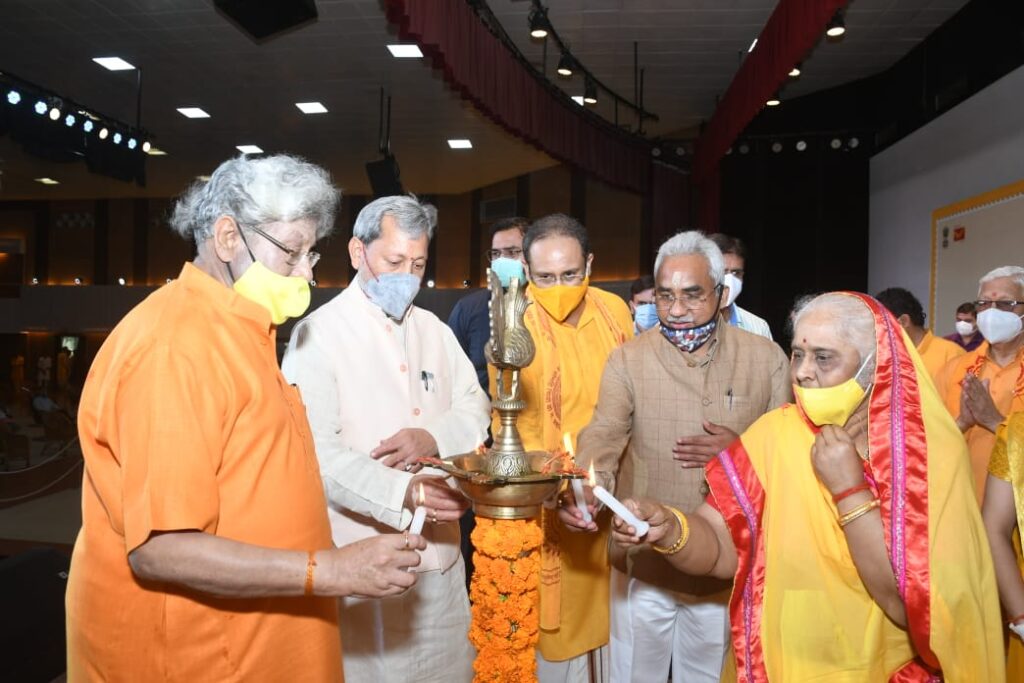 हरिद्वार में अखिल भारतीय विश्व गायत्री परिवार, शांतिकुंज के स्वर्ण जयंती कार्यक्रम शामिल हुए मुख्यमंत्री श्री तीरथ सिंह रावत Chief Minister Shri Tirath Singh Rawat participated in the Golden Jubilee program of All India World Gayatri Pariwar, Shantikunj in Haridwar.