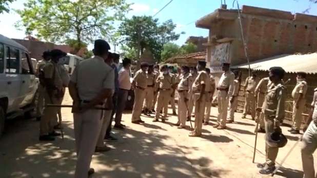 बिहार: अब ड्यूटी के दौरान पुलिसकर्मी नहीं कर सकेंगे फोन इस्तेमाल, जानें क्या है कारण Police Headquarters in Bihar has issued an order for policemen, according to which policemen can no longer use their phones unnecessarily