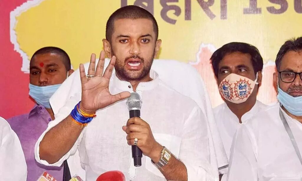 चिराग पासवान ने किया ऐलान, रामविलास पासवान के जन्मदिन पर हाजीपुर से शुरू करेंगे आशीर्वाद यात्रा The dispute between uncle and nephew is not taking the name of lessening. Chirag Paswan has made a big announcement from the LJP President,