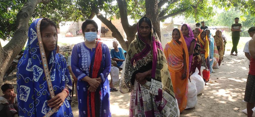 कोरोना काल में ‘भूमिका विहार’ की बड़ी पहल, गरीबों और बेसहारा परिवारों के बीच राहत सामग्री का वितरण The corona epidemic has broken the back of the financially weak people in the country. In such a situation, from government
