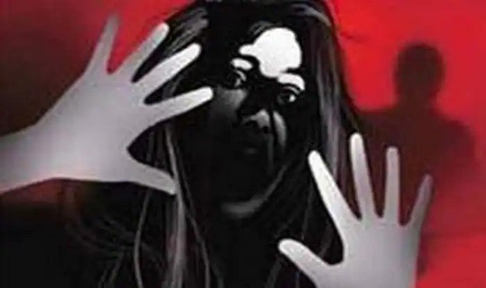 छेड़छाड़ का विरोध करने पर किशोरी को दो मंजिला से फेंका नीचे, सीसीटीवी में कैद ये घटना Despite all the efforts of the government, the arrangements for the safety of women in the country are on pause. Cases of rape and atrocities