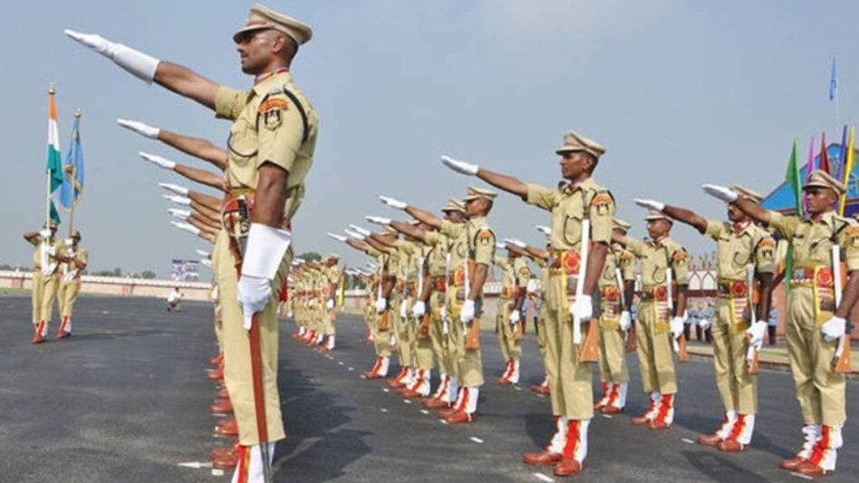 CRPF में इन पदों पर निकली वैकेंसी, जल्द करें आवेदन There is a good chance for the people who are looking for job in Central Reserve Police Force. For this, CRPF has sought applications