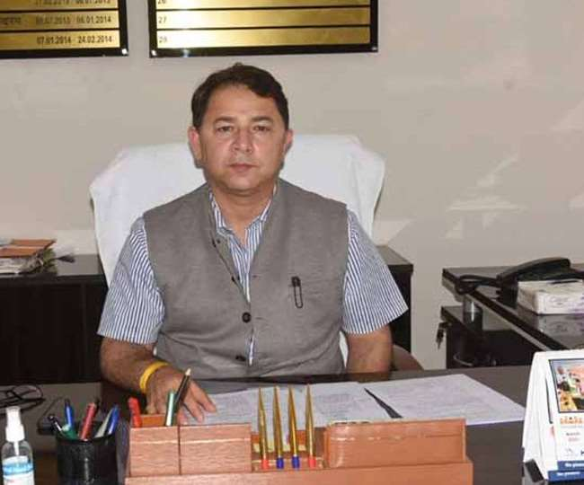 सोशल मीडिया के न्यूज़ पोर्टल्स की वित्तीय निविदा खोलने के बाद विज्ञापन दरों को देखकर आक्रोशित न्यूज़ पोर्टल्स पत्रकारों After recently opening the financial tender of news portals of social media by the Information and Public Relations Department, Uttarakhand, after seeing the advertisement rates, a 10-point memorandum was submitted by the representatives of the news portals journalists by meeting Director General Information Ranveer Singh Chauhan.