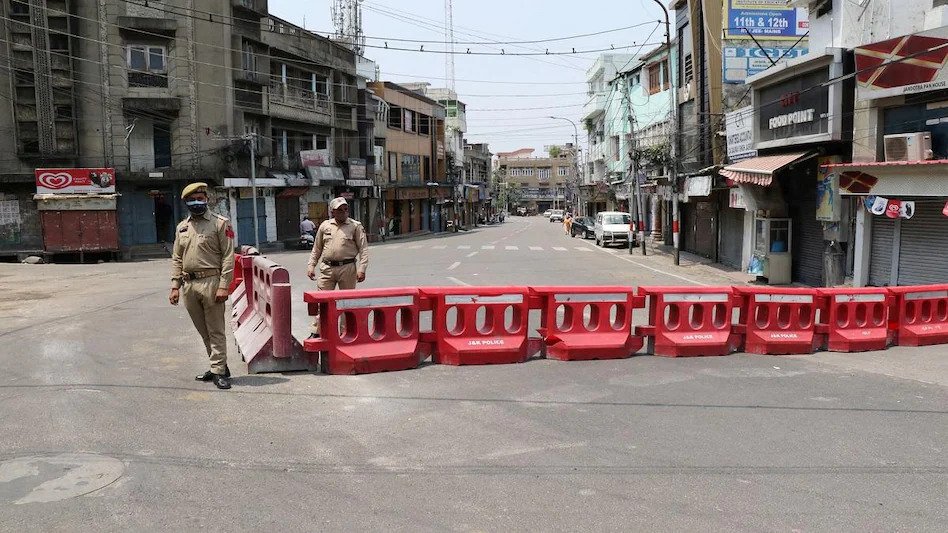 राजस्थान में पाबंदियों में और ढील देने की तैयारी, जानें कैसे शूरू होगी अनलॉक प्रक्रिया In view of the decreasing cases of corona infection in the state, the Gehlot government is now preparing to further relax the restrictions