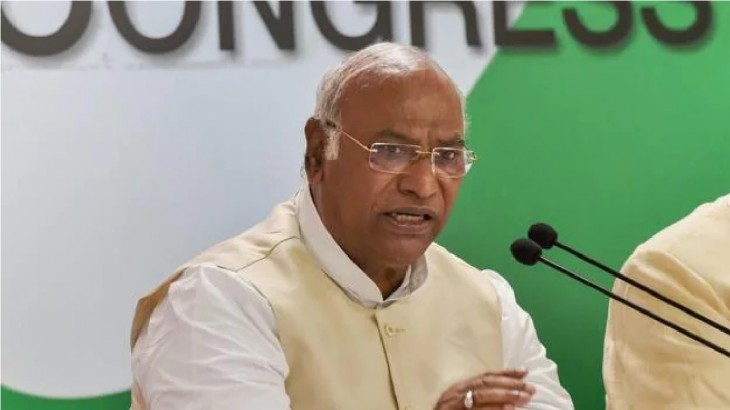 जाने वाले जाते रहते है, हम उन्हें रोक नही सकते- कांग्रेस नेता मल्लिकार्जुन खड़गे Ahead of next year's assembly elections in Uttar Pradesh, the Congress has suffered a major setback. Jitin Prasada has left Congress