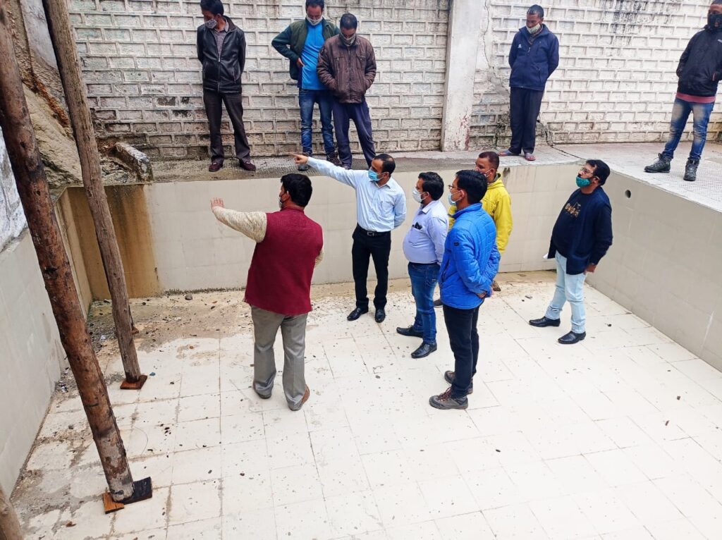 जिलाधिकारी श्री मयूर दीक्षित ने विकासात्मक कार्यों का किया निरीक्षण