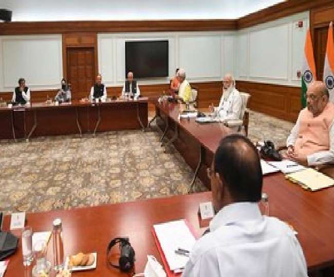 जम्मू-कश्मीर के मुद्दे को लेकर पीएम मोदी के आवास पर सर्वदलीय बैठक शुरू, कई नेता मौजूद The all-party meeting called by Prime Minister Narendra Modi on the issue of Jammu and Kashmir has started at the Prime Minister's