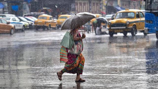 आयुक्त गढ़वाल ने एनआईसी उत्तरकाशी से आगामी मानसूनकाल में संभावित आपदाओं के दृष्टिगत की समीक्षा बैठक Commissioner Garhwal Shri Ravinath Raman reached Uttarkashi on Friday on his three-day district tour. Commissioner Garhwal asked NIC
