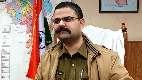 यूपी में एक डीजी समेत 10 आइपीएस अधिकारियों का तबादला, अश्लील वीडियो मामले में सस्पेंड वैभव कृष्ण को भी मिली तैनाती