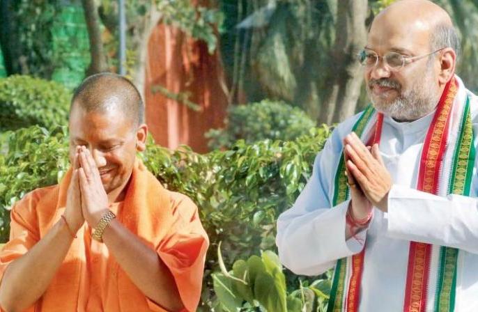 दिल्ली पहुंचे उत्तर प्रदेश के मुख्यमंत्री योगी आदित्यनाथ, पीएम मोदी और गृहमंत्री अमित शाह से करेंगे मुलाकात Uttar Pradesh Chief Minister Yogi Aditya Nath has suddenly reached Delhi on Thursday. He will meet Home Minister Amit Shah and