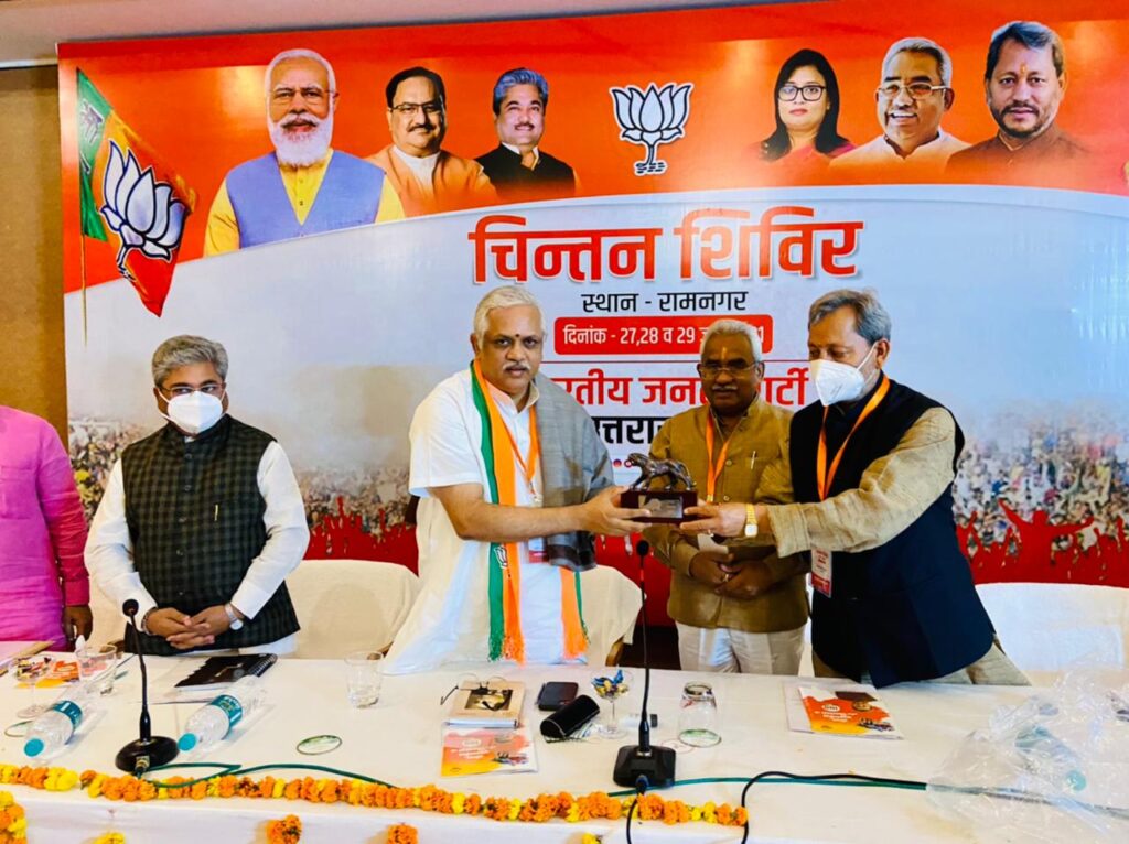 चिन्तन बैठक: 2022 के चुनाव में 2017 से बड़ी जीत के लक्ष्य पर चर्चा और रणनीति In the three-day contemplation camp of BJP organized in Ramnagar, there was an intense strategy and discussion regarding the 2022 elections