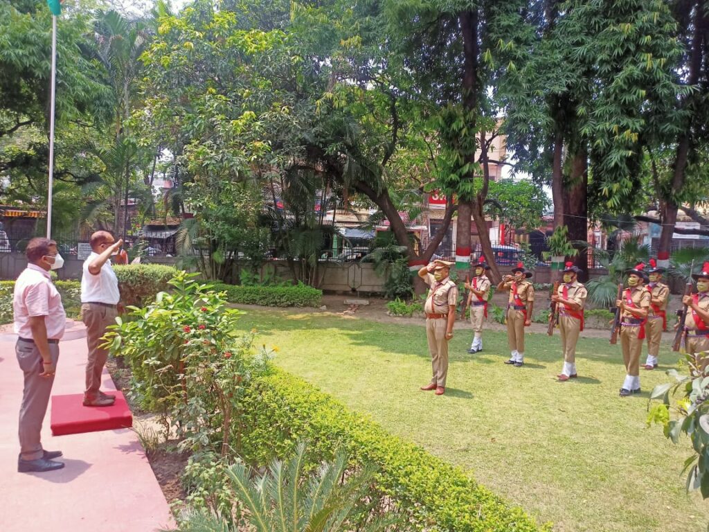आयुक्त गढ़वाल मंडल रविनाथ रमन ने किया जनपद के कलेक्ट्रेट का वार्षिक निरीक्षण The satisfaction expressed by the Commissioner Garhwal in the annual inspection of Dehradun Collectorate" Commissioner Garhwal Mandal
