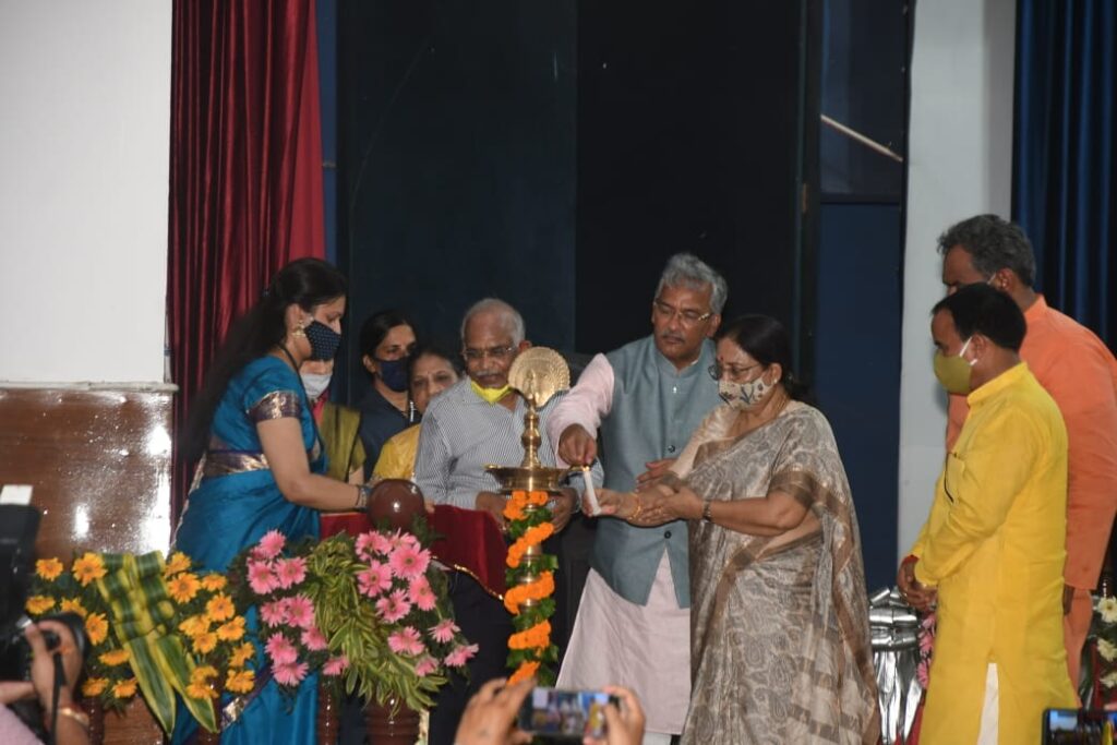 Governor Smt. Baby Rani Maurya on Sunday inaugurated the inaugural program of University of Engineering and Technology Roorkee