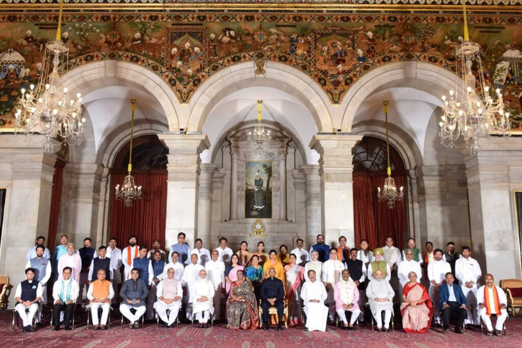 राष्ट्रपति, प्रधानमंत्री, मंत्रियों के लिए मास्क, दो गज दूरी नहीं है ज़रुरी?