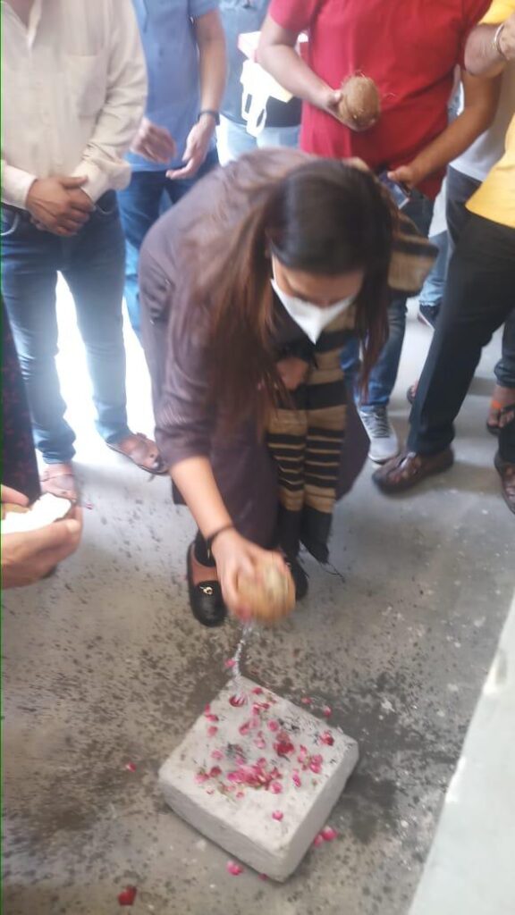 पूर्व महापौर सुश्री प्रीति अग्रवाल ने कचरे से कंचन कार्यक्रम के अंतर्गत वरिष्ठ नागरिकों के लिए बैठने के स्थान व पुस्तकालय का किया उद्घाटन