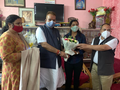 कैबिनेट मंत्री गणेश जोशी ने भारतीय महिला क्रिकेट की सुप्रसिद्ध खिलाड़ी स्नेहा राणा को किया सम्मानित