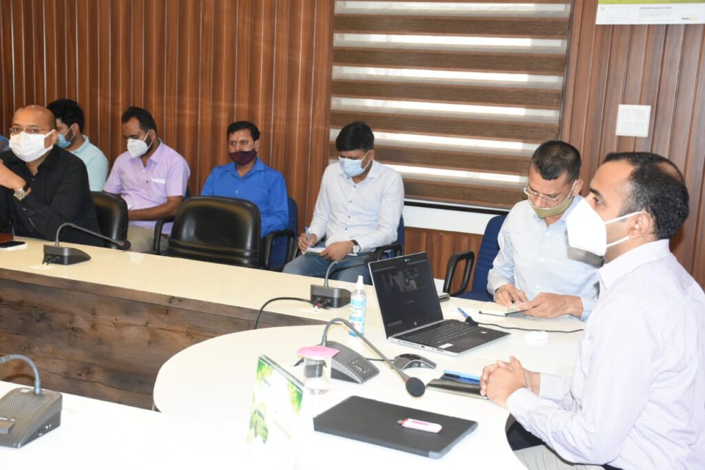 District Magistrate Shri Mayur Dixit, along with civil organizations and voluntary organizations, discussed the precautions