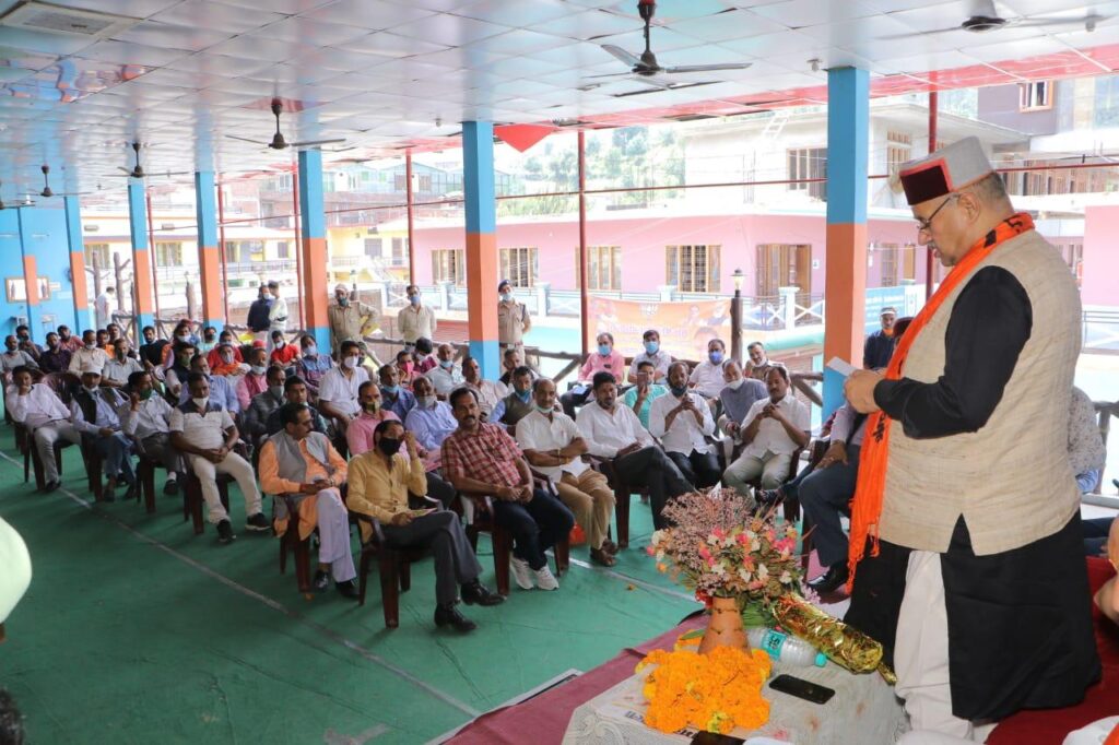In-charge of Tarkashi district and state's Industrial Development and Military Welfare Minister Ganesh Joshi today met the BJP workers
