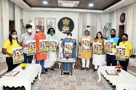 राज्यपाल अनुसुईया उइके ने आदि शक्ति नारी यूनियन संस्था के पोस्टर का विमोचन किया