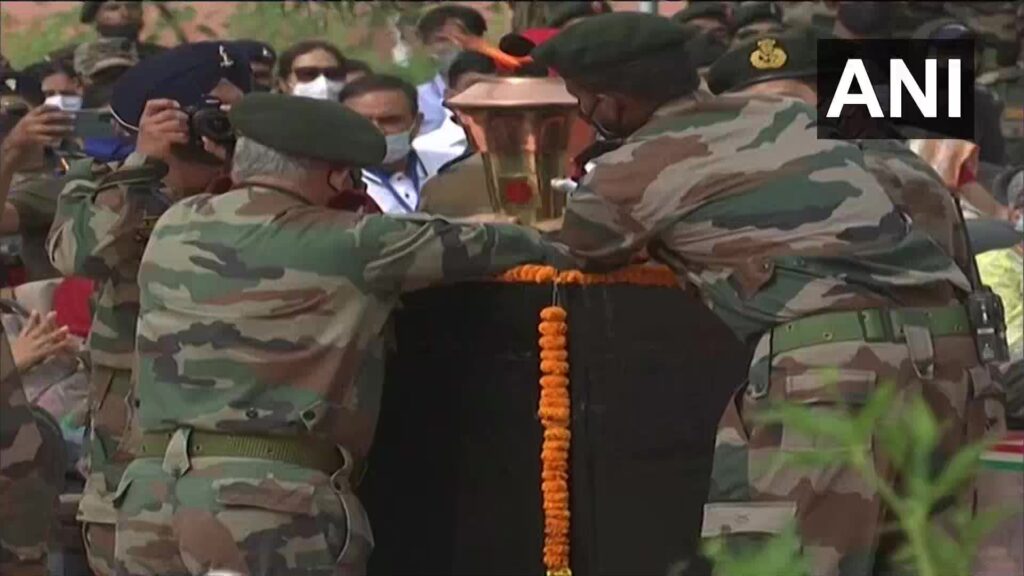 करगिल विजय दिवस- 22वीं वर्षगांठ: राष्ट्रपति रामनाथ कोविंद का करगिल दौरा रद्द, पीएम नरेंद्र मोदी ने दी श्रद्धांजलि
