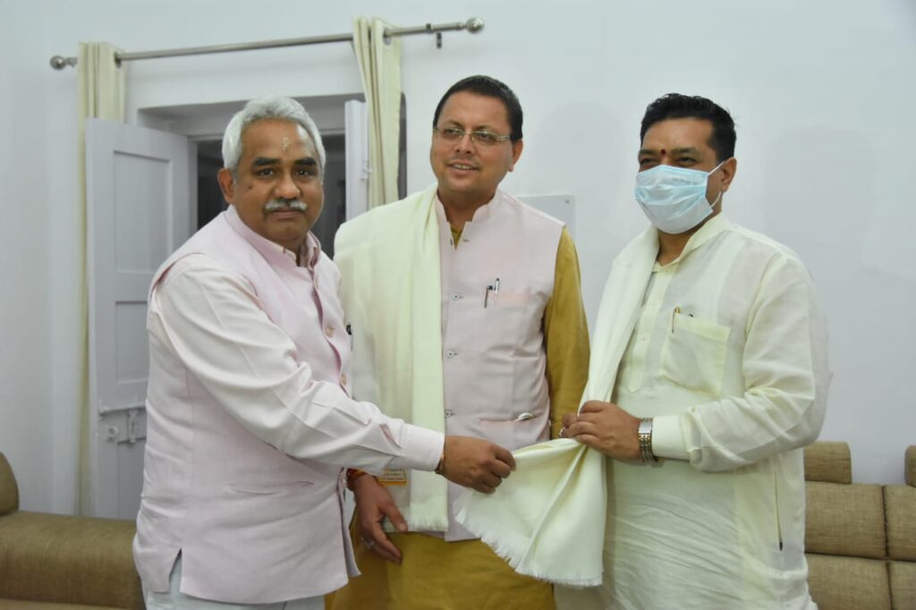 सीएम पुष्कर सिंह धामी ने संगठन की साथ की विकास के रोड मैप पर चर्चा