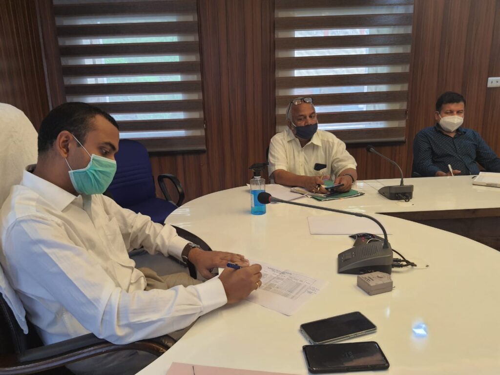सोलर व पिरूल प्लांट स्थापित करने वाले लाभार्थियों के आवेदनों में ऋण वितरण को तेजी से पूरा करें बैंकर्स- जिलाधिकारी श्री मयूर दीक्षित