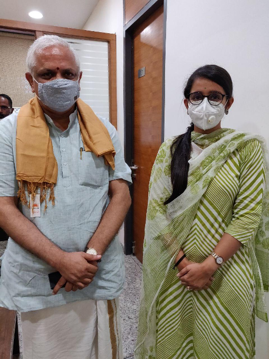 भाजयुमो के राष्ट्रीय अध्यक्ष तेजस्वी सूर्या युवाओं के साथ करेंगे केदारनाथ जी के दर्शन, राष्ट्रीय उपाध्यक्ष नेहा जोशी ने भेंट कर दिया निमंत्रण National President of BJYM Tejashwi Surya will visit Kedarnath ji with the youth, National Vice President Neha Joshi presented the invitation