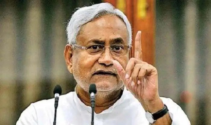 बिहार: सीएम नीतीश का बड़ा ऐलान- कोरोना प्रोटोकॉल के साथ राज्य में खोले जाएंगे स्कूल- कॉलेज Seeing the decrease in corona cases, CM Nitish Kumar has ordered to open schools and colleges in the state with corona protocol.